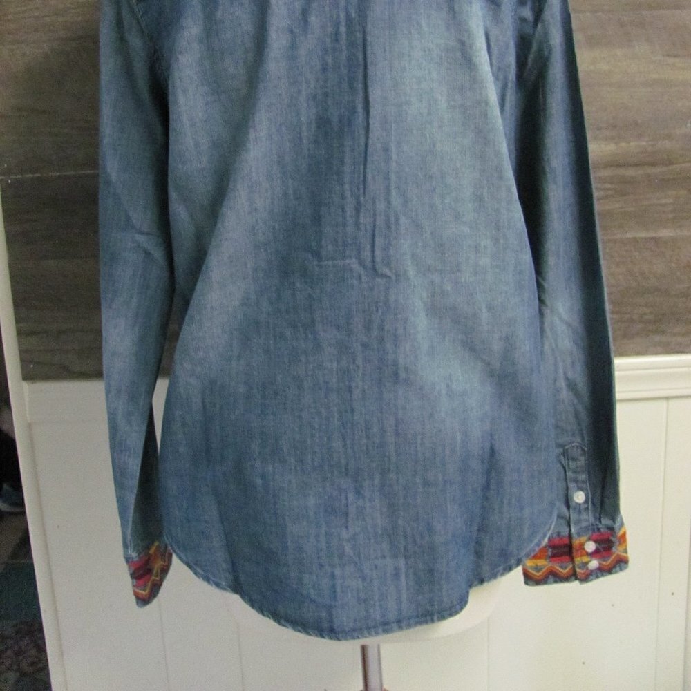 STETSON  WOMENS DENIM SHIRT WITH  SERAPE DESIGN ON THE CUFFS - Picture 11 of 11